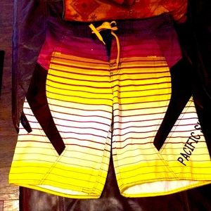 island haze board shorts 15”wide or 31”-32” mens